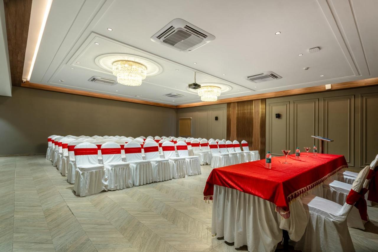 Viera Elite - Jubilee Hills Hotel Hyderabad Bagian luar foto