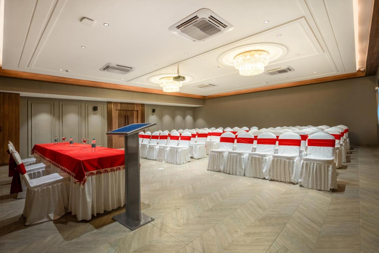 Viera Elite - Jubilee Hills Hotel Hyderabad Bagian luar foto