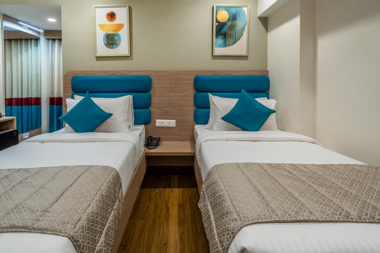 Viera Elite - Jubilee Hills Hotel Hyderabad Bagian luar foto