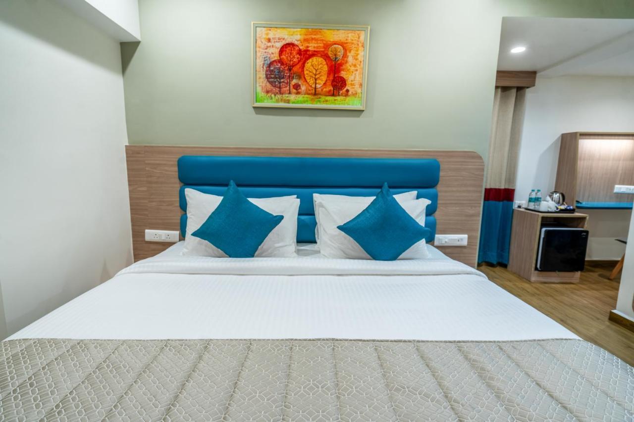 Viera Elite - Jubilee Hills Hotel Hyderabad Bagian luar foto